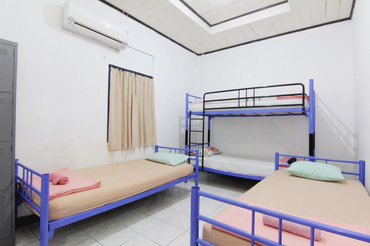 Arjuna Hostel Semarang Exterior photo
